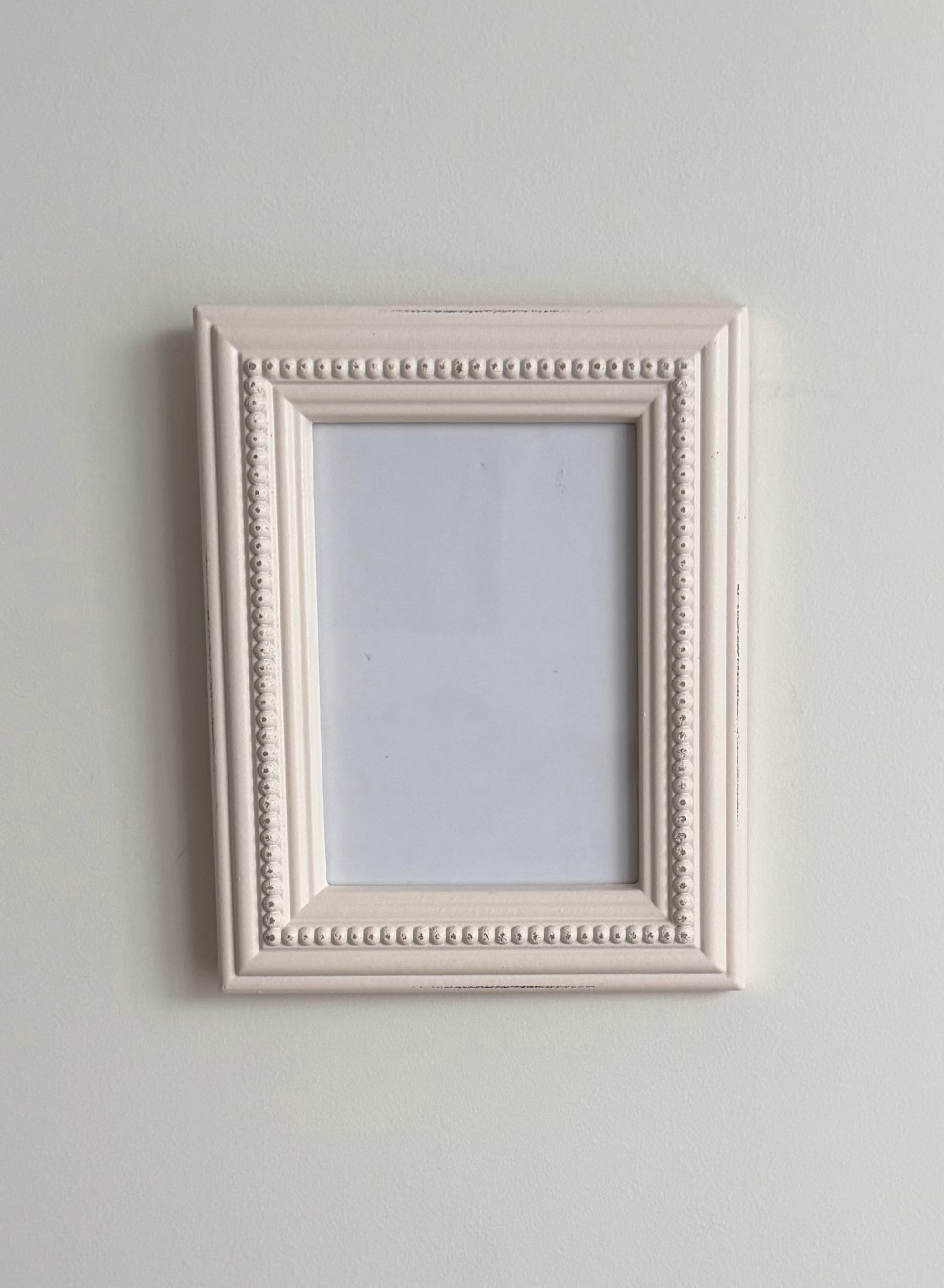 White beaded frame - 5 x 7 inch opening