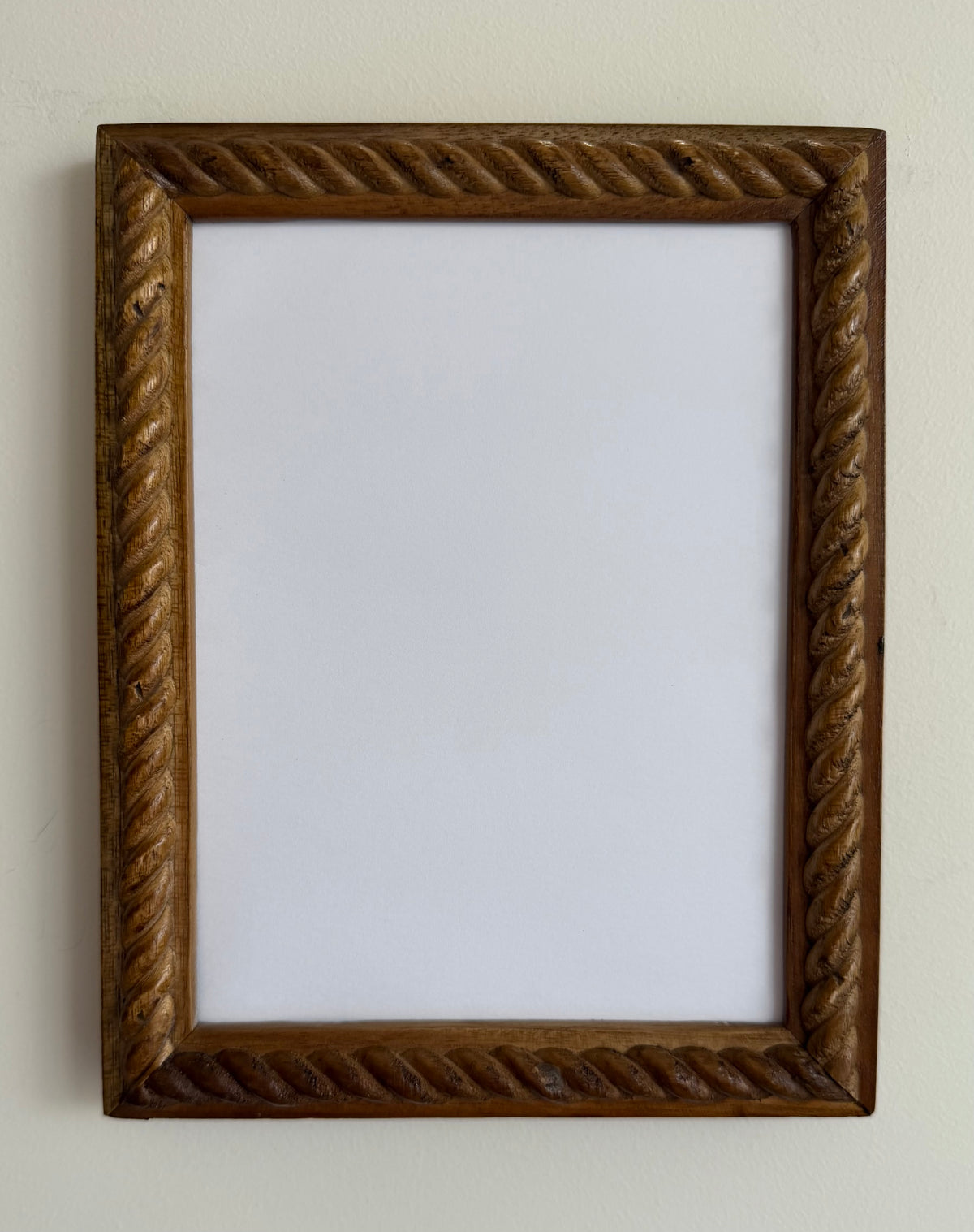Twisted wood frame with boarder